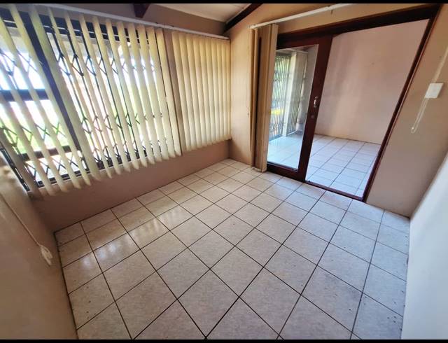 2 BEDROOM TOWNHOUSE FOR SALE IN SHELLY BEACH